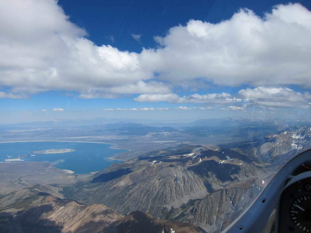 Sierra cloudstreet, Mono Lake on left